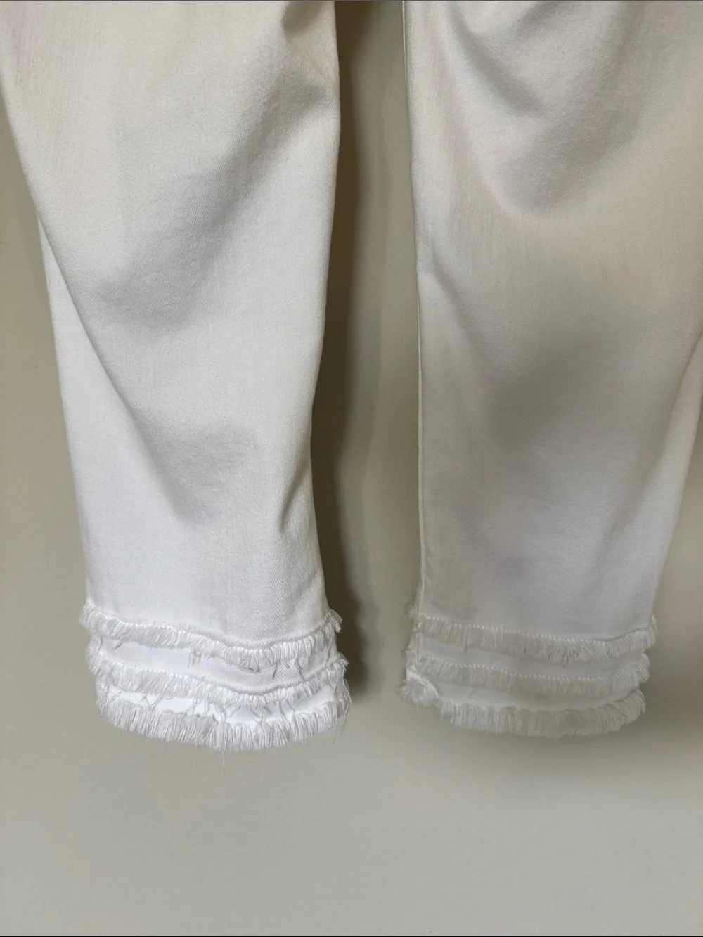 Chico's White Cropped Triple Frayed-Hem Pull On Pants Size 2 (10/12) - Picture 6 of 8